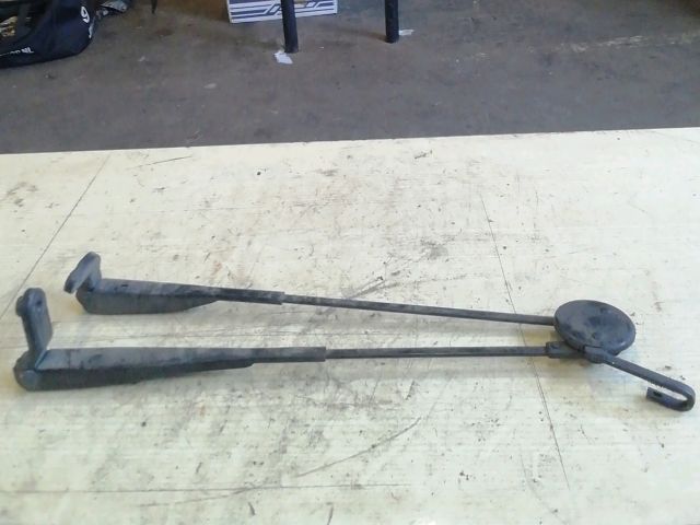 bontott RENAULT TWINGO I Első Ablaktörlő Kar