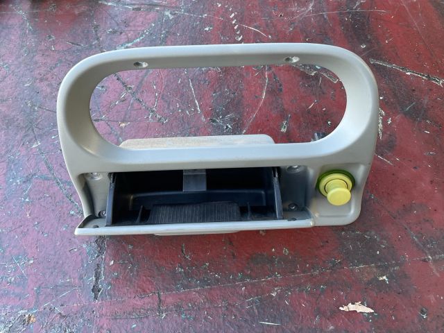 bontott RENAULT TWINGO I Első Hamutartó