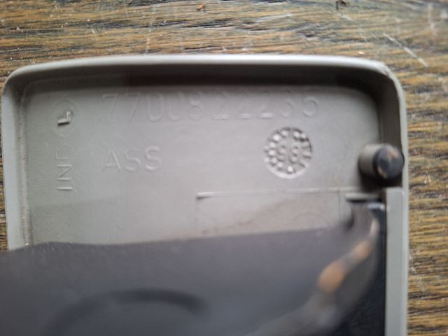 bontott RENAULT TWINGO I Első Hamutartó