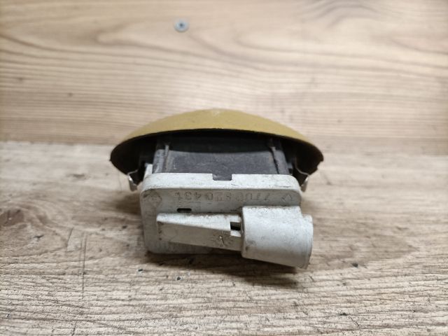 bontott RENAULT TWINGO I Hátsó Rendszámtábla Világítás