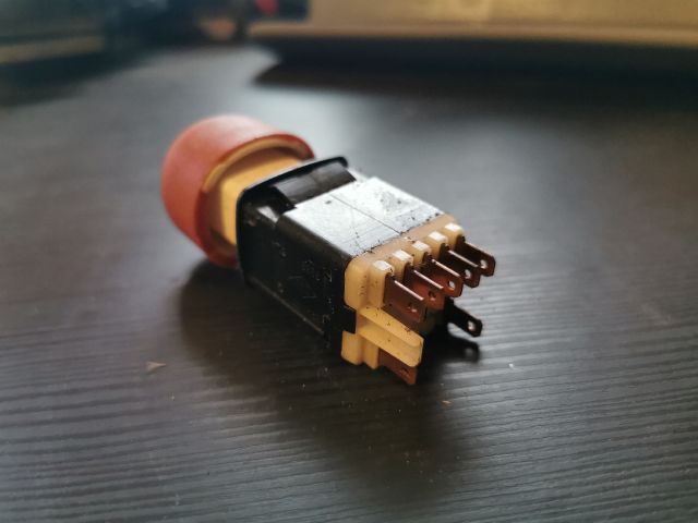 bontott RENAULT TWINGO I Vészvillogó Kapcsoló