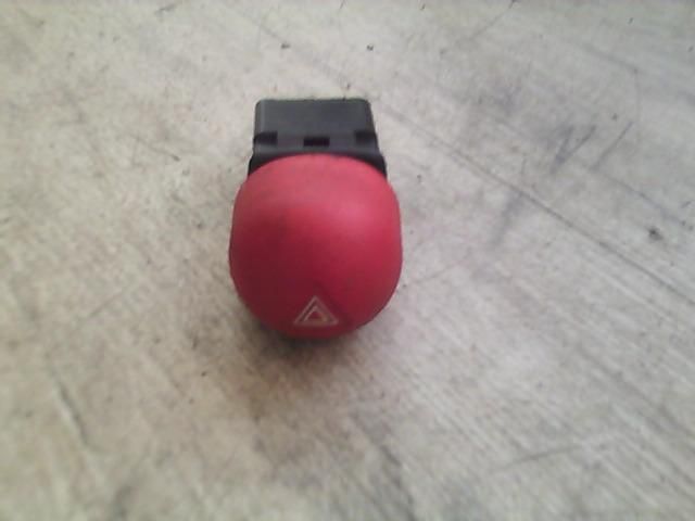 bontott RENAULT TWINGO I Vészvillogó Kapcsoló