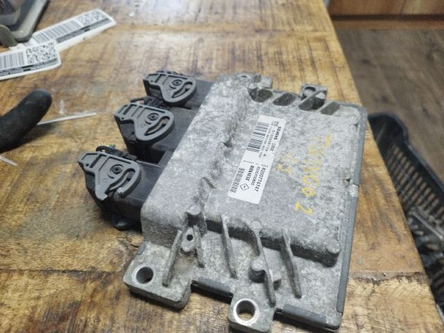 bontott RENAULT TWINGO II Motorvezérlő