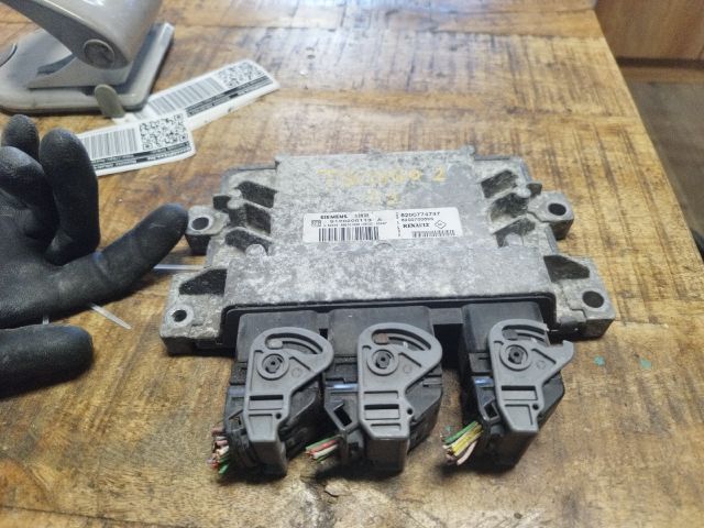 bontott RENAULT TWINGO II Motorvezérlő