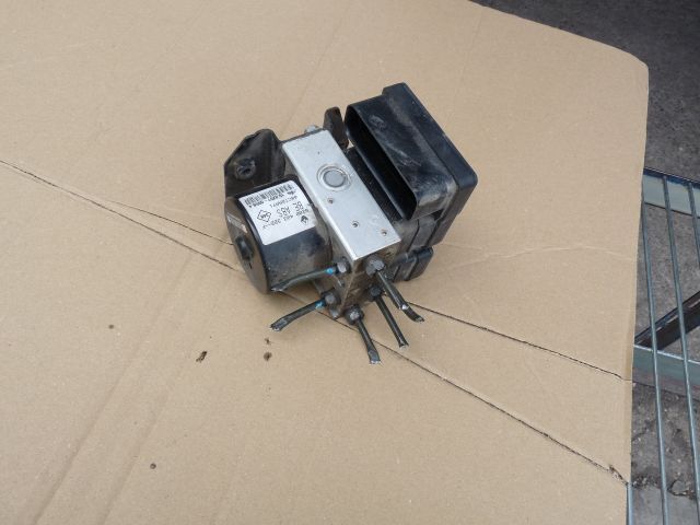 bontott RENAULT TWINGO II ABS Kocka