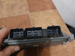 bontott RENAULT TWINGO II Motorvezérlő