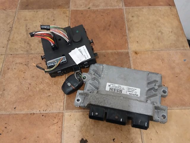 bontott RENAULT TWINGO II Motorvezérlő