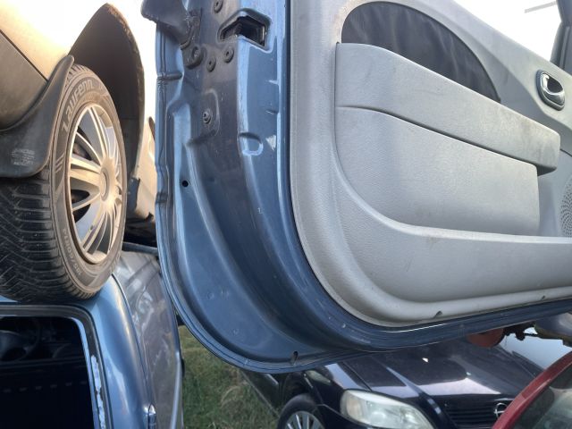 bontott RENAULT TWINGO II Bal első Ajtó (Üres lemez)