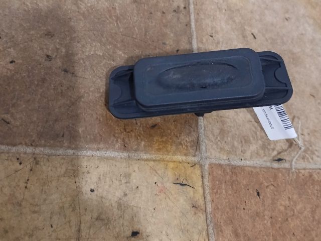 bontott RENAULT TWINGO II Csomagtérajtó Kapcsoló