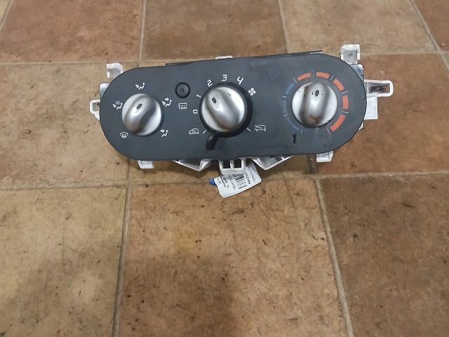 bontott RENAULT TWINGO II Fűtéskapcsoló (manuális klímás)
