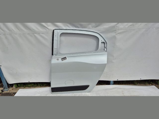 bontott RENAULT TWINGO III Bal hátsó Ajtó (Üres lemez)