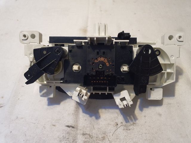 bontott RENAULT TWINGO III Fűtéskapcsoló (manuális klímás)