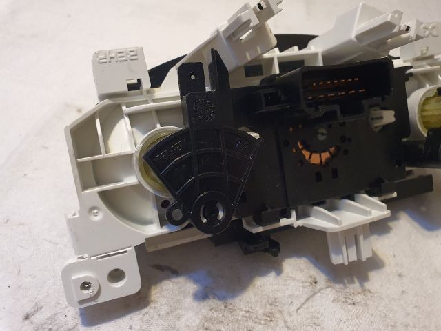 bontott RENAULT TWINGO III Fűtéskapcsoló (manuális klímás)