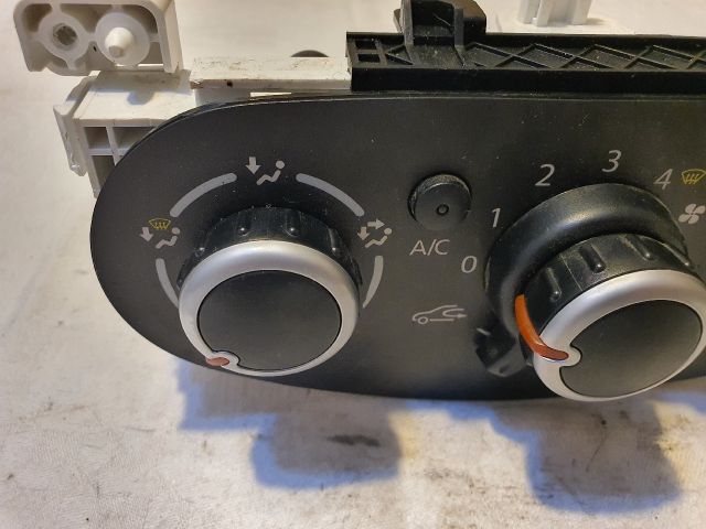 bontott RENAULT TWINGO III Fűtéskapcsoló (manuális klímás)