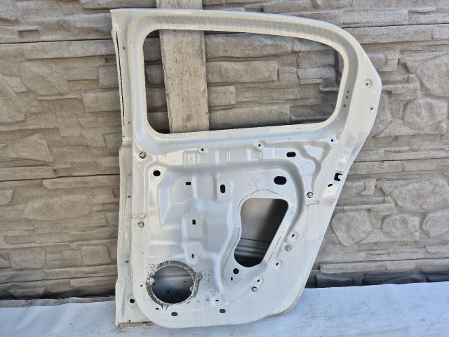 bontott RENAULT TWINGO III Jobb hátsó Ajtó (Üres lemez)