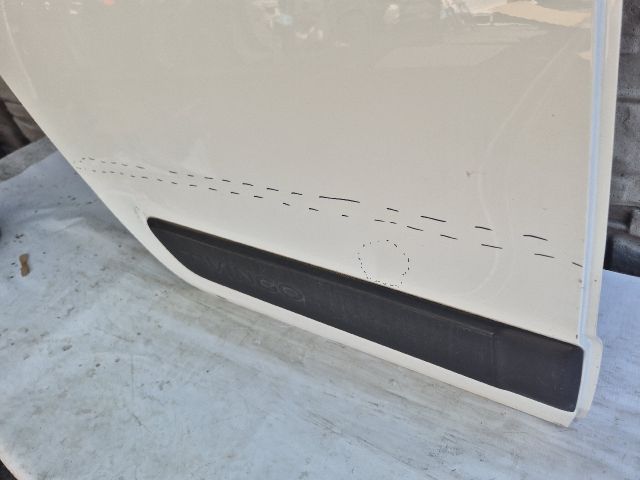 bontott RENAULT TWINGO III Jobb hátsó Ajtó (Üres lemez)