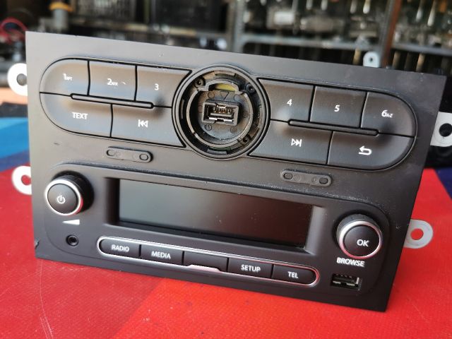 bontott RENAULT TWINGO III Rádió / CD