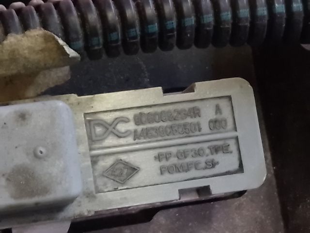 bontott RENAULT TWINGO III Rendszámtábla Tartó