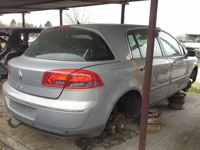 bontott RENAULT VEL SATIS Első Lökhárító (Üresen)