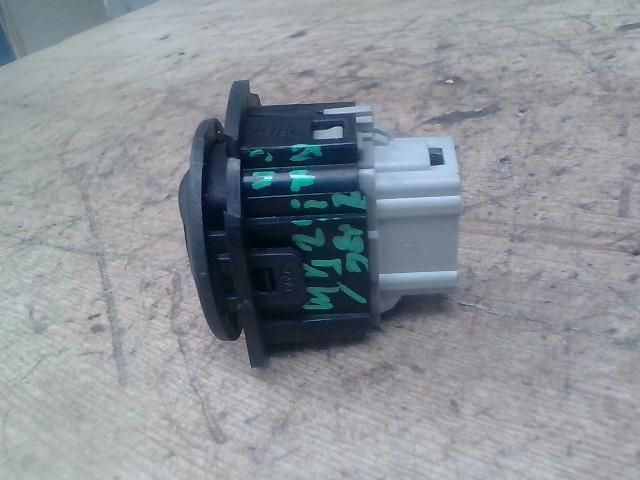 bontott RENAULT VEL SATIS Jobb első Ablakemelő Kapcsoló