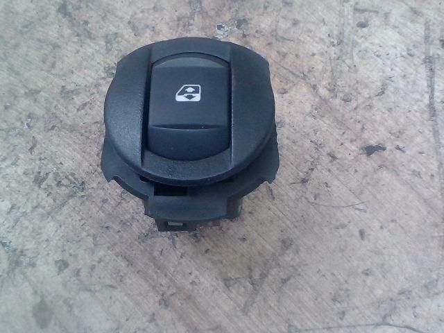 bontott RENAULT VEL SATIS Jobb hátsó Ablakemelő Kapcsoló