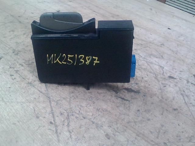 bontott RENAULT VEL SATIS Kártyaolvasó