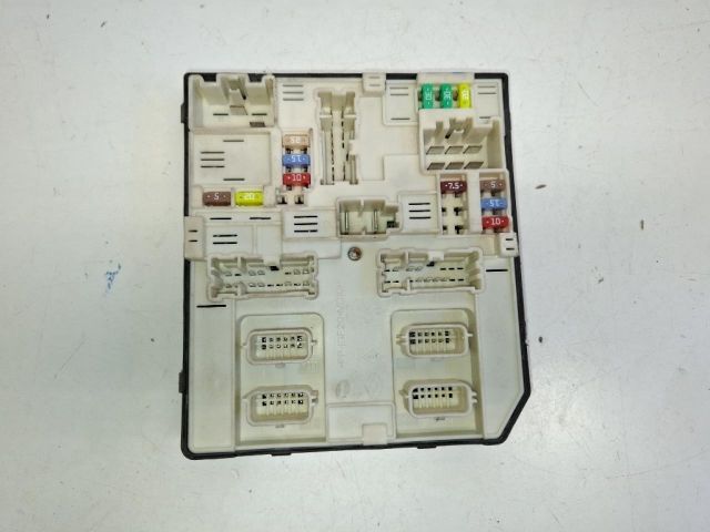 bontott RENAULT ZOE Biztosítéktábla Motortér