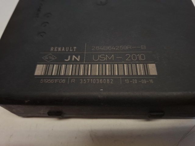 bontott RENAULT ZOE Biztosítéktábla Motortér