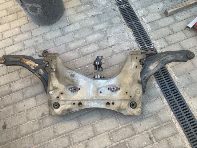 bontott RENAULT ZOE Első Bölcső