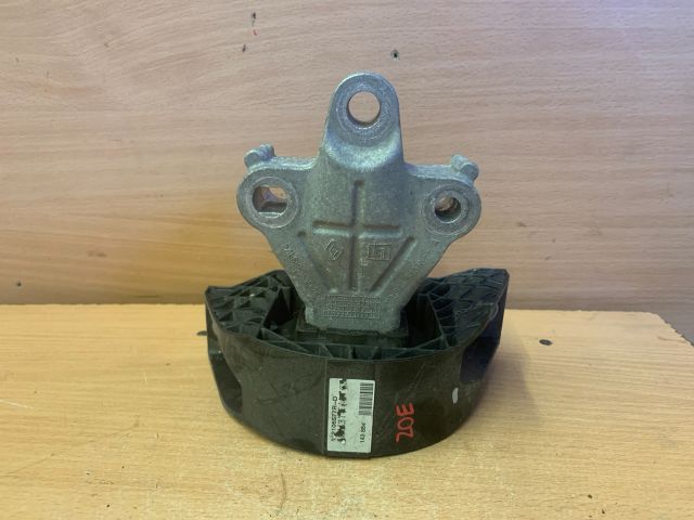 bontott RENAULT ZOE Motor Tartó Bak (Fém)