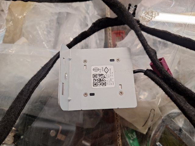 bontott RENAULT ZOE Antenna Erősítő