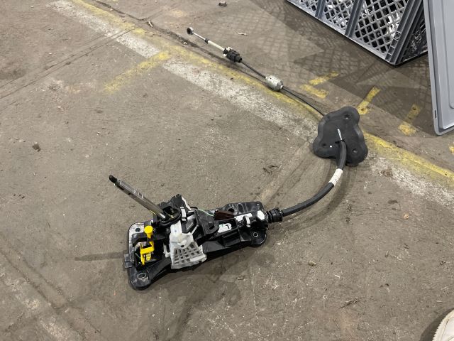 bontott RENAULT ZOE Automata Váltókar