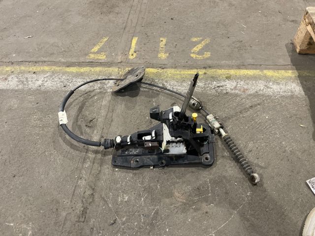 bontott RENAULT ZOE Automata Váltókar