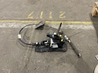 bontott RENAULT ZOE Automata Váltókar