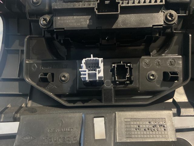 bontott RENAULT ZOE Bal Alsó Műszerfal Burkolat