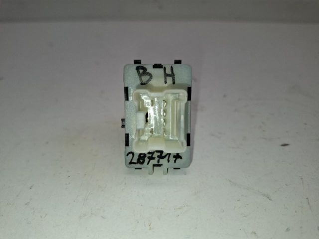 bontott RENAULT ZOE Bal hátsó Ablakemelő Kapcsoló