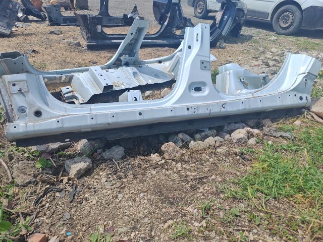 bontott RENAULT ZOE Bal Küszöb