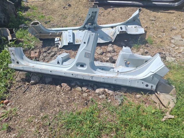 bontott RENAULT ZOE Bal Küszöb