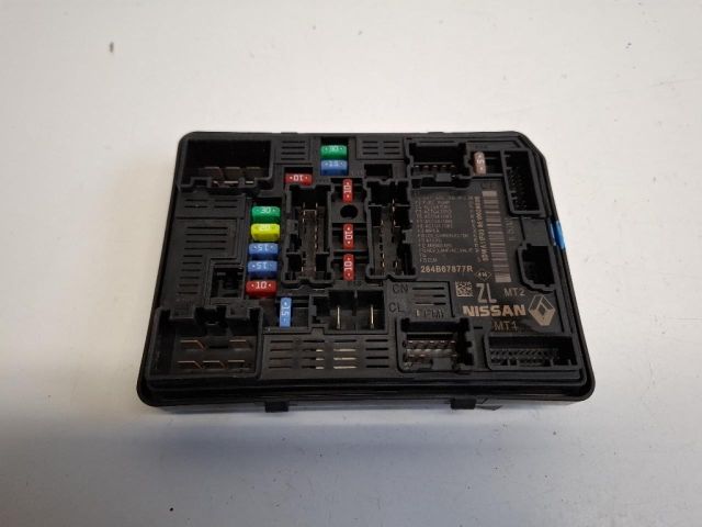 bontott RENAULT ZOE Biztosítéktábla Utastér