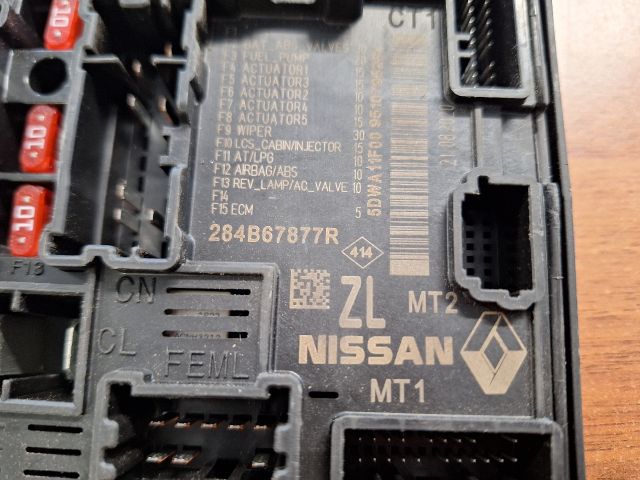 bontott RENAULT ZOE Biztosítéktábla Utastér