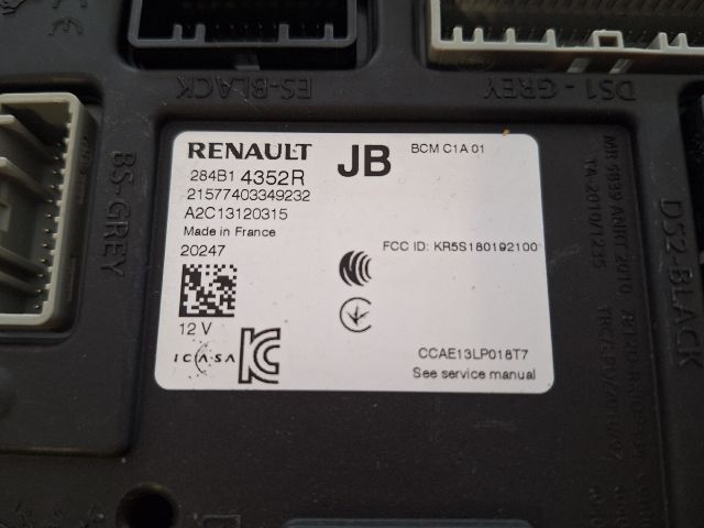 bontott RENAULT ZOE Biztosítéktábla Utastér