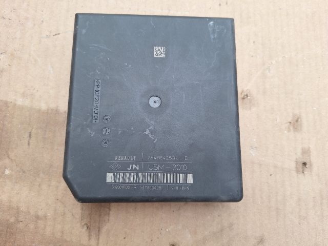 bontott RENAULT ZOE Biztosítéktábla Utastér