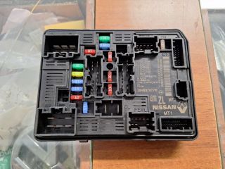 bontott RENAULT ZOE Biztosítéktábla Utastér