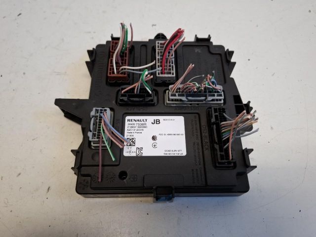 bontott RENAULT ZOE Biztosítéktábla Utastér