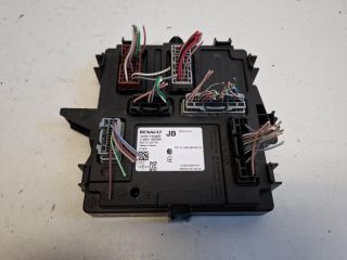 bontott RENAULT ZOE Biztosítéktábla Utastér