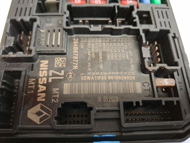 bontott RENAULT ZOE Biztosítéktábla Utastér