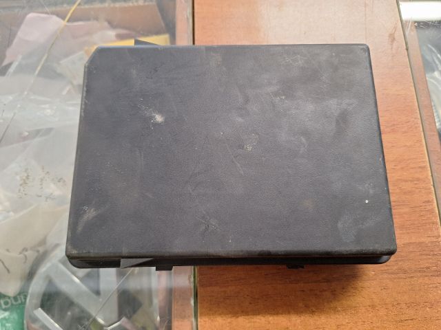 bontott RENAULT ZOE Biztosítéktábla Utastér