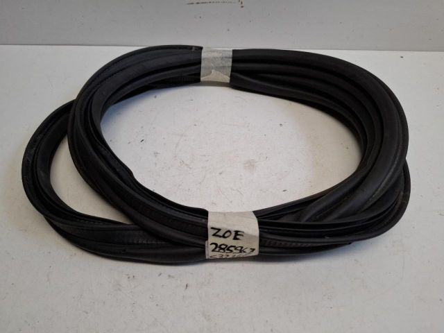 bontott RENAULT ZOE Csomagtérajtó Gumikéder