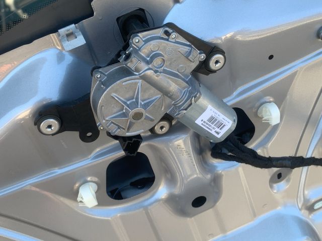 bontott RENAULT ZOE Csomagtérajtó (Részeivel)