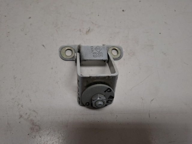 bontott RENAULT ZOE Csomagtérajtó Zsanér